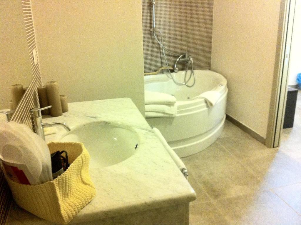 Hotel Bcomfort Cagliari Pokoj fotografie